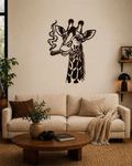 Lässiges Giraffe Holz Wandbild in warmer Teak Optik als moderne Statement Wanddeko