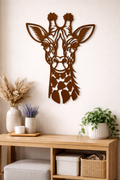 Filigranes Giraffen Holz Wandbild in Kirschbaum Optik als moderne Tier Wanddeko