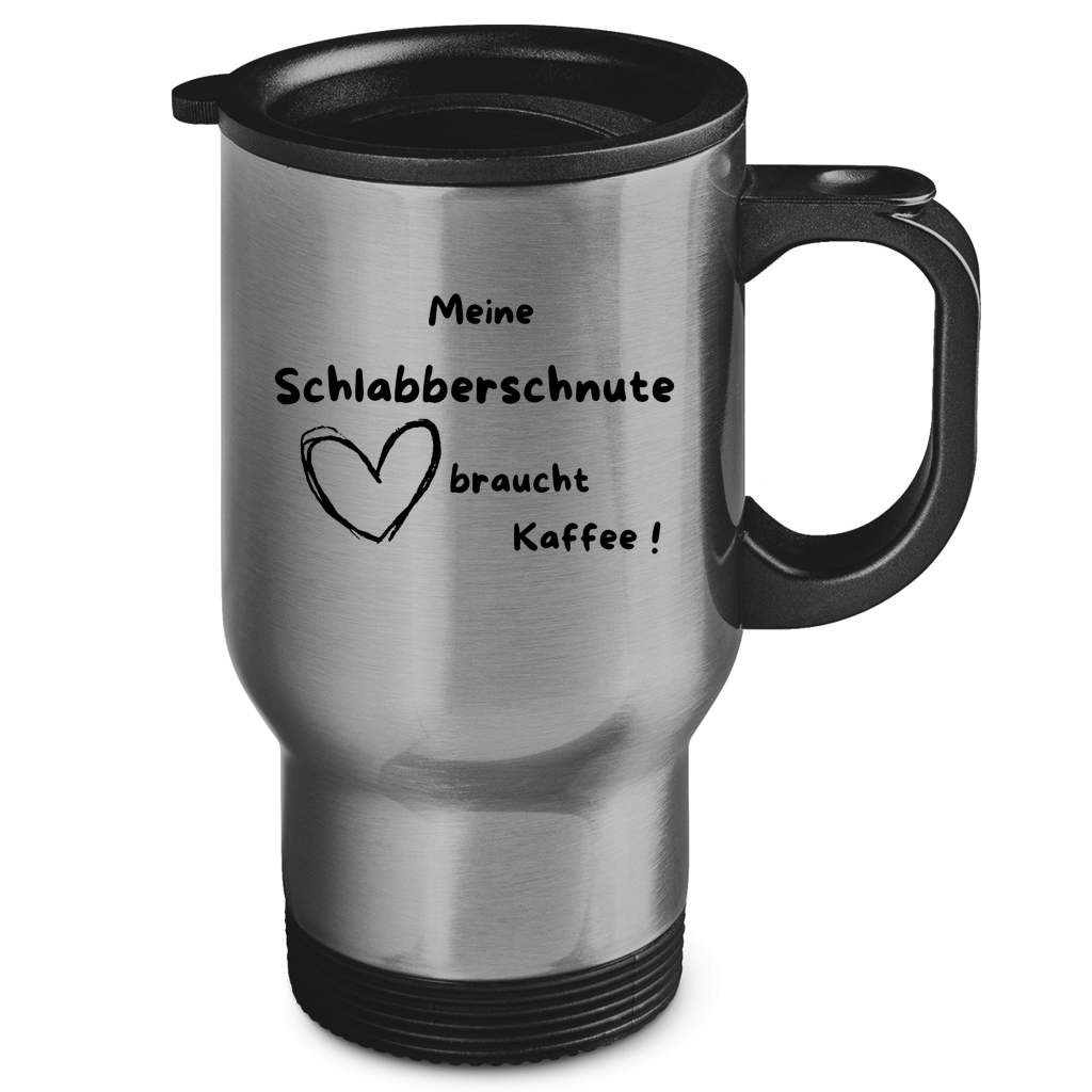 Weißer Edelstahl Thermobecher mit Spruch „Meine Schlabberschnute braucht Kaffee“ auf Holztisch mit Kaffeezubehör
