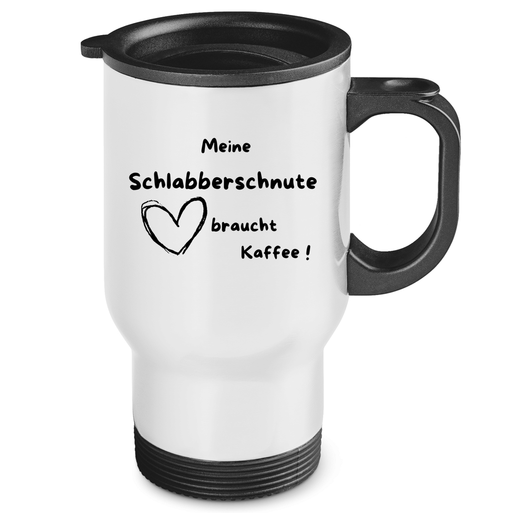 Weißer Edelstahl Thermobecher mit Spruch „Meine Schlabberschnute braucht Kaffee“ auf Holztisch mit Kaffeezubehör